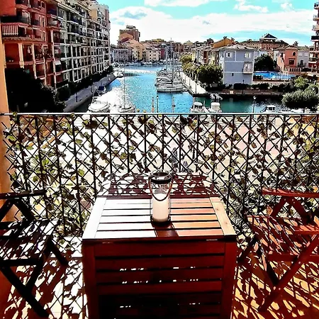 Premium Oceanside Apartment, Pool, Parking