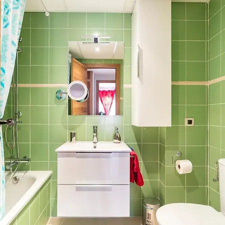 Premium Oceanside Apartment, Pool, Parking