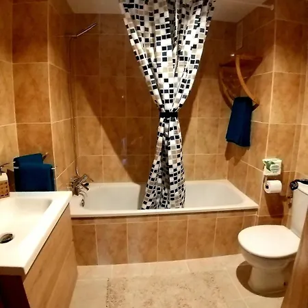 Premium Oceanside Apartment, Pool, Parking