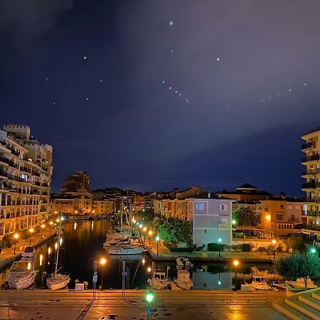 Premium Oceanside Apartment, Pool, Parking