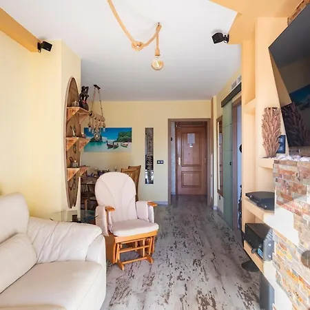 Apartment Premium Oceanside Apartment, Pool, Parking